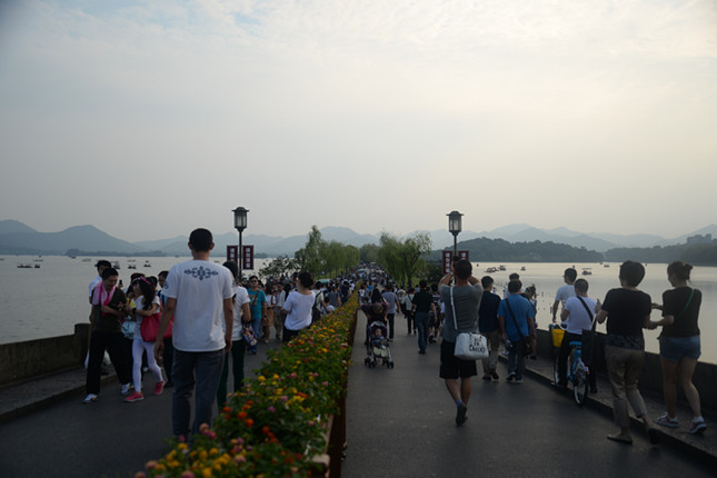 杭州釋放文旅消費(fèi)新動(dòng)能 公共交通限時(shí)免費(fèi)，景區(qū)公園迎惠民禮包